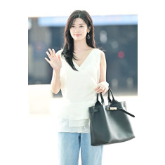 배우 정소민, 오키나와 출국길에서도 빛난 공항패션…선택한 가방은 롱샴