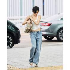 화사·올데이프로젝트, 버버리 체크 & 폴로셔츠로 완성한 스타일링 눈길