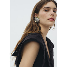 H&M 스튜디오 리조트 2026, 남프랑스의 찬란한 햇살을 담은 찬가