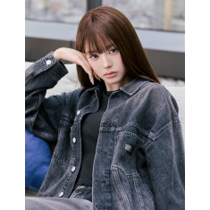 장원영, 타미 진스의 아이코닉한 데님과 프레피 스타일을 자신만의 감각으로 재해석