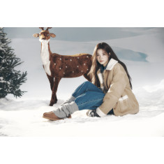 트와이스(TWICE) 사나, 겨울 햇살 아래 빛난 비주얼… 포근한 윈터 화보 공개