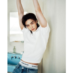 GUESS, 스트레이 키즈 현진과 함께한 새로운 캠페인 공개